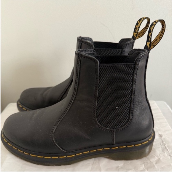 Dr. Doc Marten’s 2976 Smooth Black Leather Chelsea Ankle Boots Women’s Size 9 - Picture 2 of 7